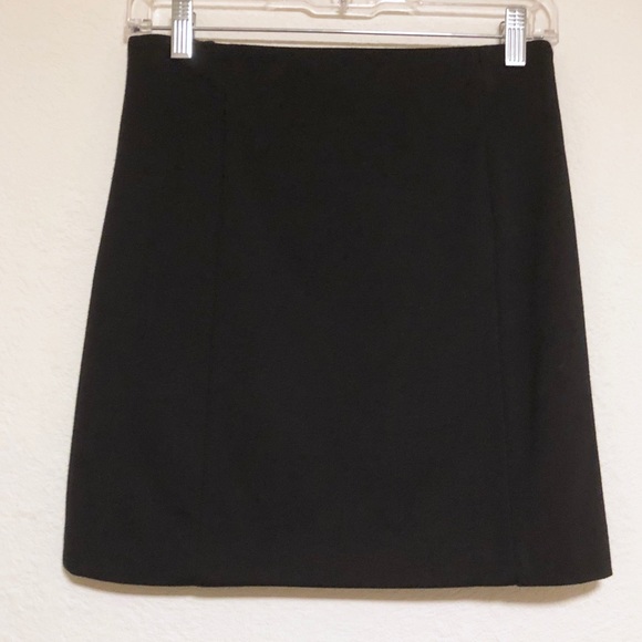 BCBG black party mini skirt with zipper details - Picture 3 of 4
